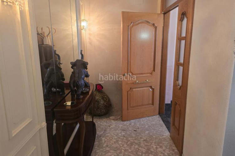 Chalet casa de 3 plantas con piscina y gran garajealmacén en Terrassa