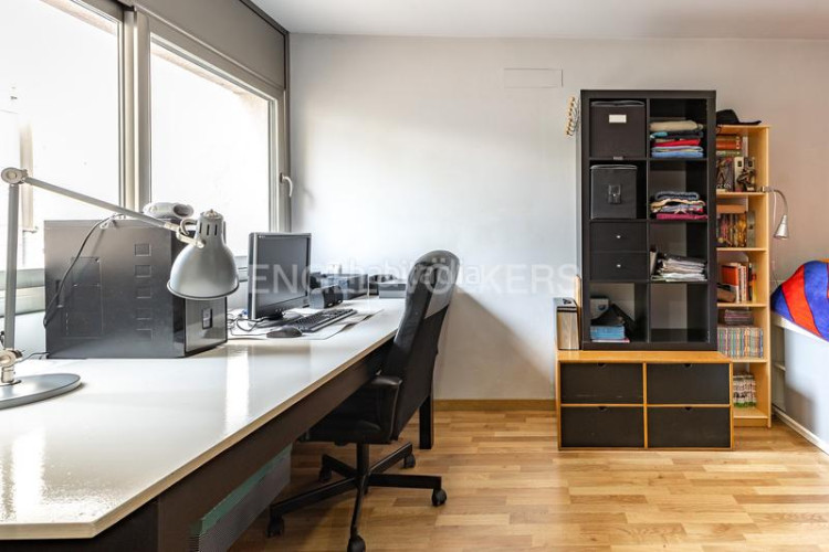 Casa espectacular casa adosada con 2 plazas de garaje en Terrassa