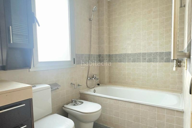 Ático atico seminuevo de 102 m2 con terraza de 53 m2 a pie de comedor con parquing y tratero incluidos en avenida madrid tocando estacio en Terrassa