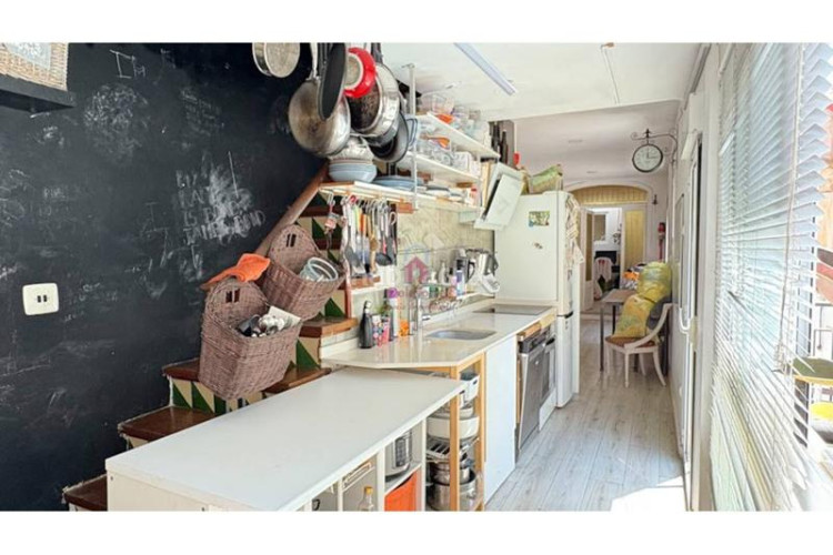 Casa pareada casa en en venta ca naurell de 210m construidos con salida a patio, dos terrazas y garaje. en Terrassa