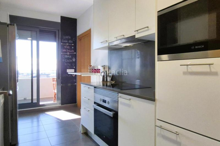 Piso edifici residencial blau cel de 3 hab con terraza 12 m2 sur 2 piscinas, gimnasio, conserjeria y mas en Terrassa