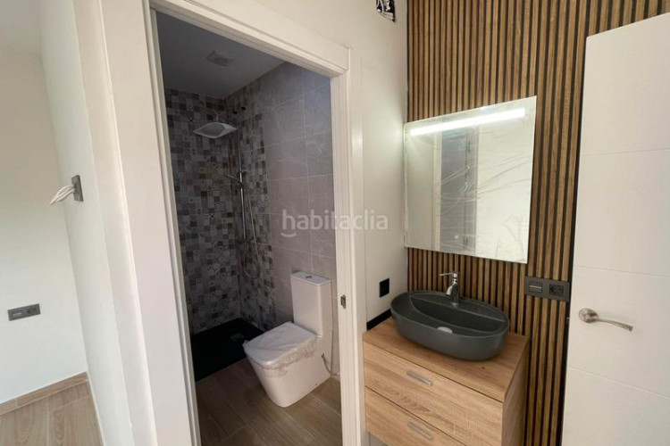 Piso zona de Ca n'Aurell. obra nueva de 3habs + 2lav. + patio en Terrassa