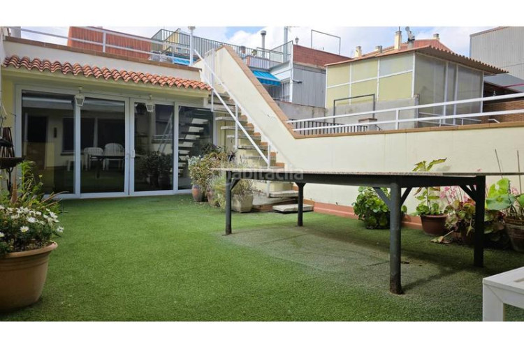 Piso oportunidad piso tipo casa gran garaje y terraza en Terrassa