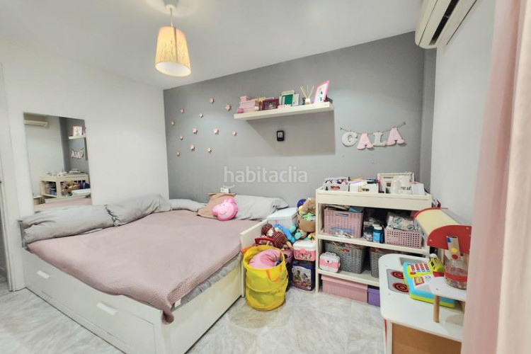 Piso con entrada independiente, terraza y parking en Terrassa