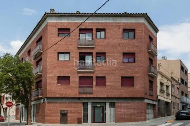 Piso (barcelona). "okupado" (no se puede visitar ni hipotecar). en Terrassa