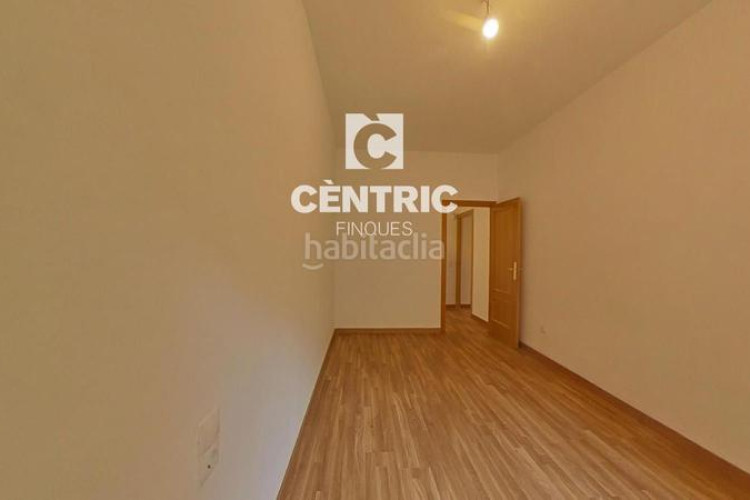 Piso oportunidad inversión. piso grande con 4 habitaciones perfecto para familias numerosas! en Terrassa