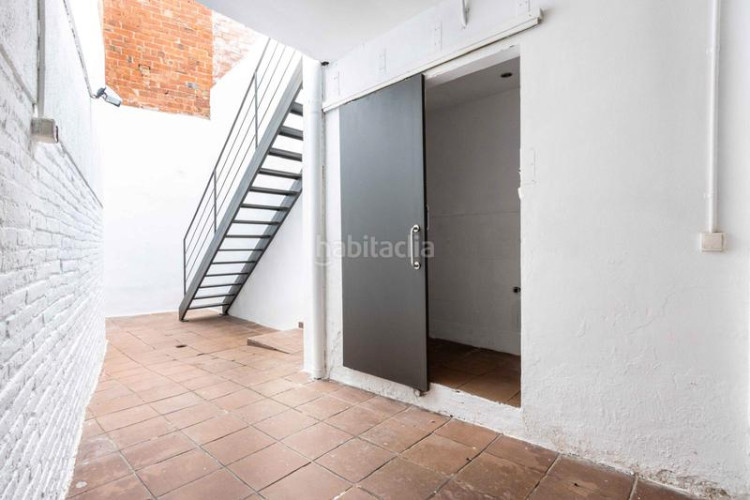 Dúplex vivienda tipo dúplex de 2habs. + garaje + patio. zona Segle XX en Terrassa