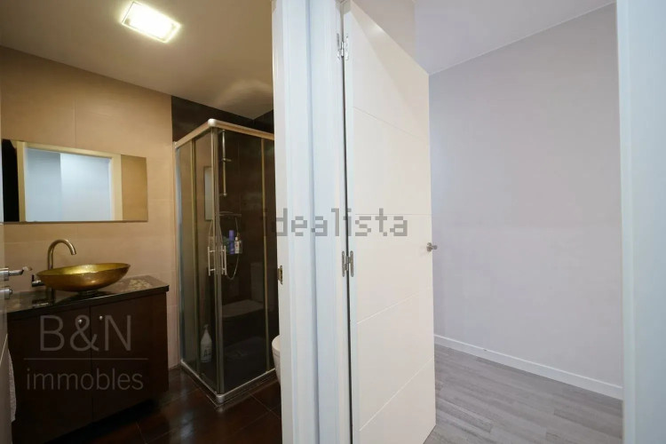 Una vivienda reformada con encanto, dos balcones y plaza de parking