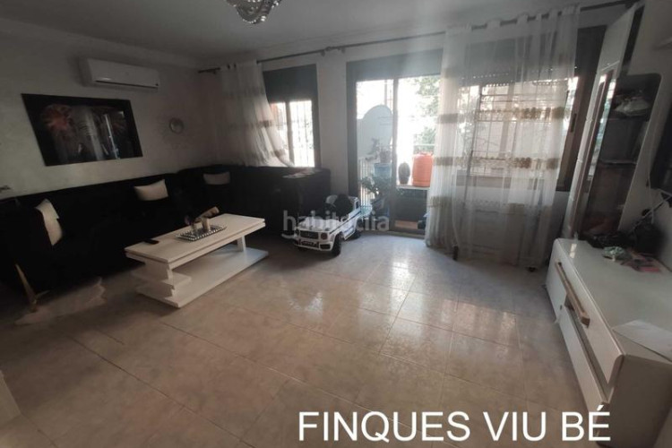Piso  reformado de 3 habitaciones exterior con balcón en Terrassa