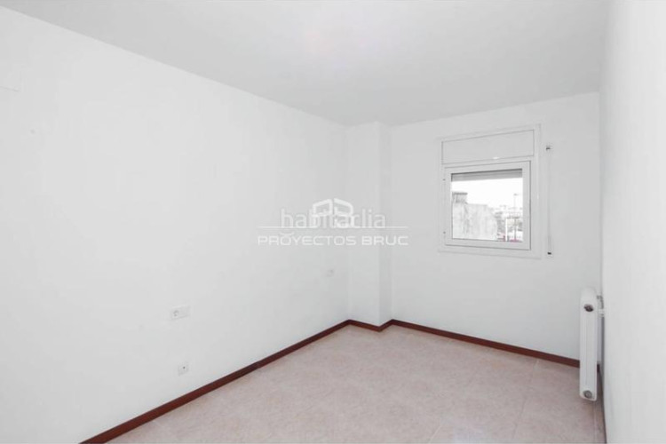 Piso  de 3 dormitorios en venta infórmese en Terrassa