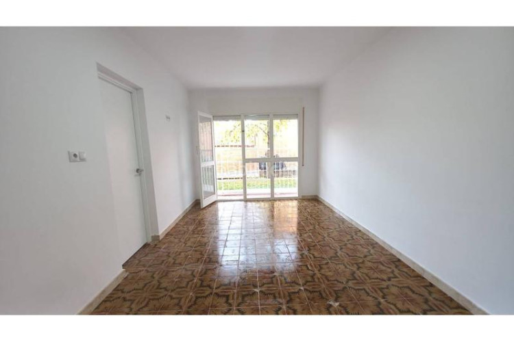 Piso  en la calle olot en Les Arenes - La Grípia - Can Montllor Terrassa