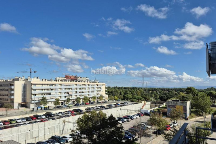 Piso edifici residencial blau cel de 3 hab con terraza 12 m2 sur 2 piscinas, gimnasio, conserjeria y mas en Terrassa