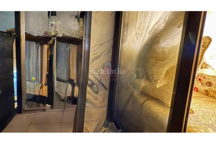 Piso  en venta tocando a passeig 22 juliol de 70m construidos de 3 habitaciones con ascensor y salida a balcón. en Terrassa