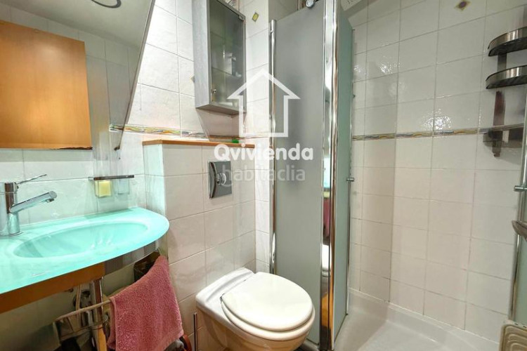 Ático  de 3 habitaciones con gran balcón en av glories catalanes, en Terrassa