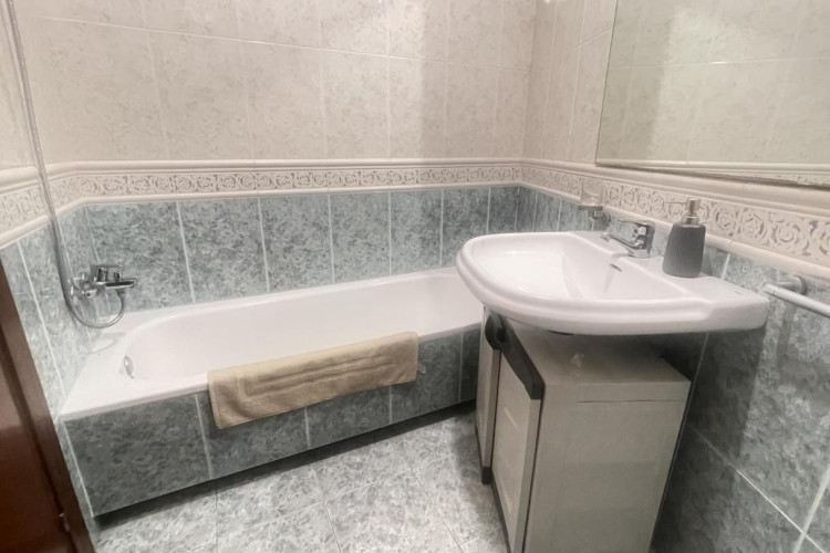 Plau00E7a del Mestre Serrat, Sant Pere