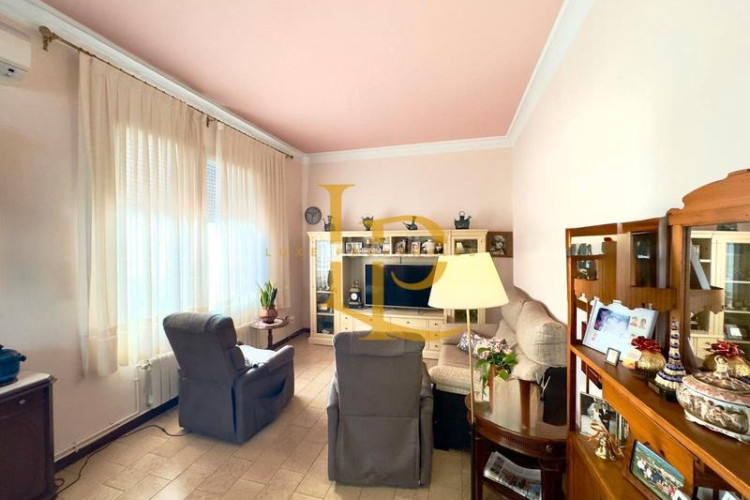 Casa adosada preciosa casa con terraza y garaje en una zona privilegiada en Terrassa