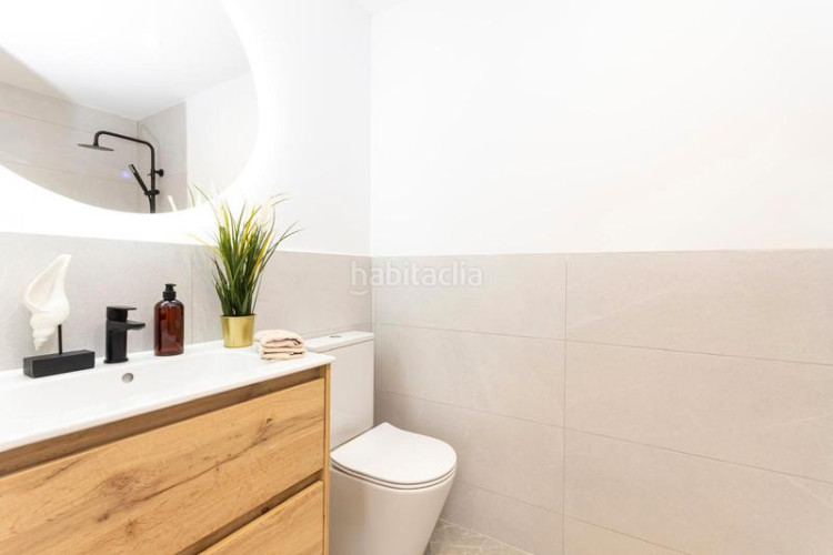 Piso precioso piso en inmejorable ubicación: vivienda esquinera con mucha luz: salón-comedor-cocina, 3 habitaciones, 2 baños, terraza.. en Terrassa