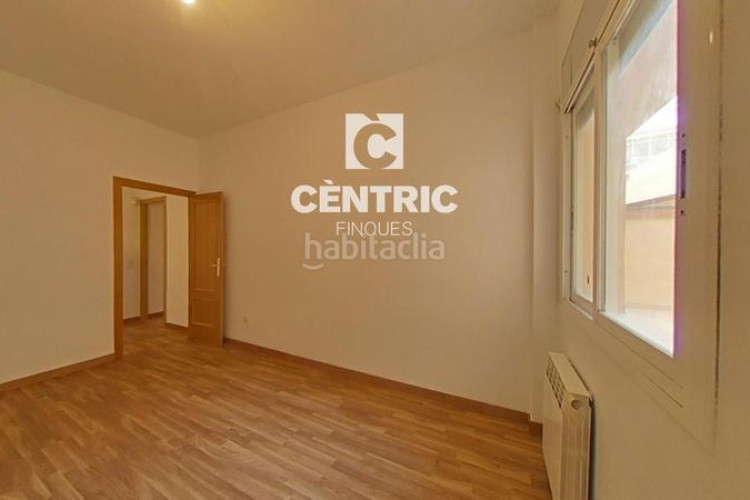 Piso oportunidad inversión. piso grande con 4 habitaciones perfecto para familias numerosas! en Terrassa