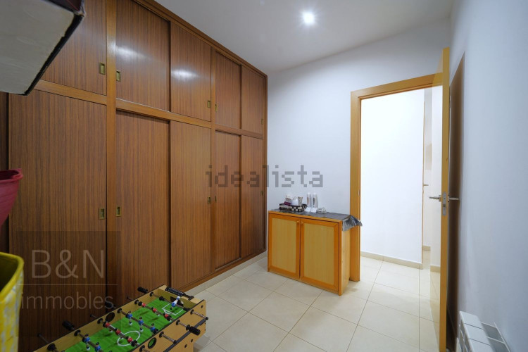 Un hogar reformado, con doble salida exterior y solo un vecino.