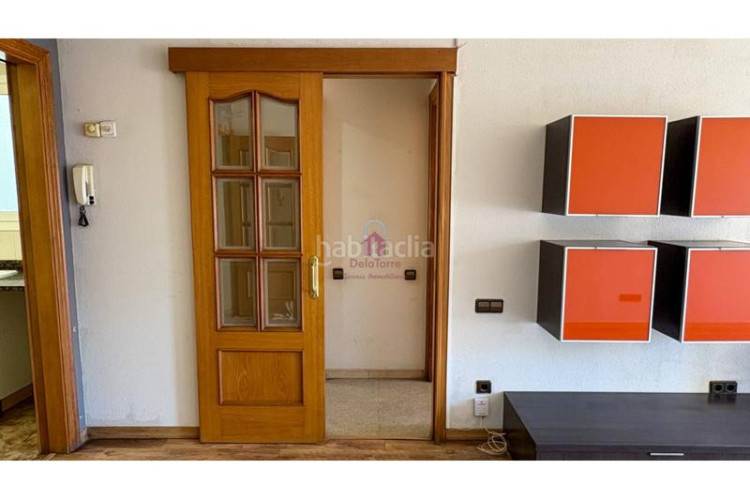 Ático  en venta tocando avda. jaume 1 de 105m construidos con salida a terraza de 18m a pie de comedor. en Terrassa