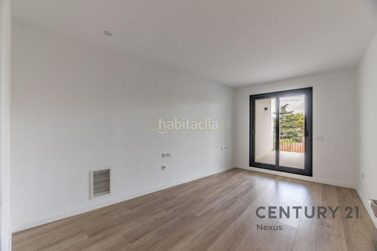 Apartamento en carrer de pere fizes ático dúplex con distribución invertida, suite, terrazas y acabados premium en Terrassa