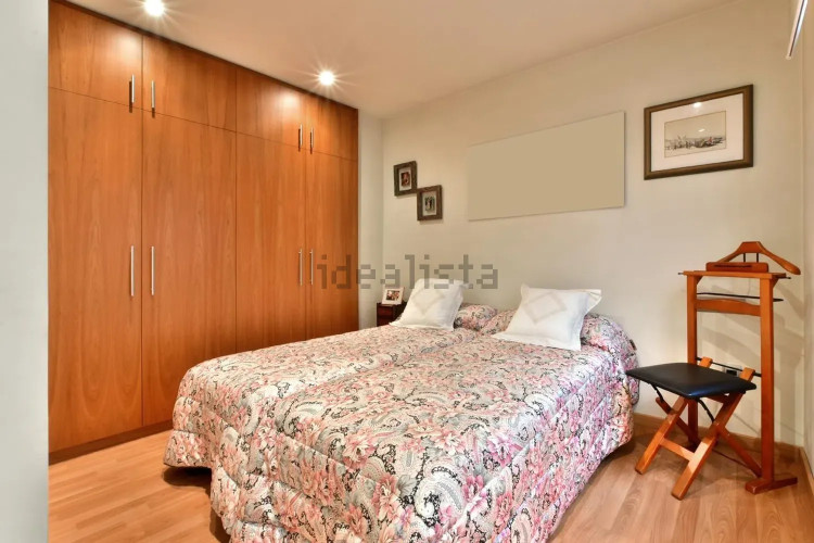 Casa independiente en calle de la Poetessa Caparà