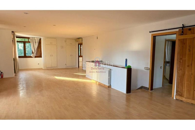 Casa  de 200m construidos en venta a 4 vientos en la urbanización font de lespardenya, en Terrassa