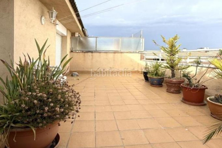 Dúplex  140 m2 de 4 hab mas estudio con 2 terrazas y parking en la plaça lluis companys en Terrassa