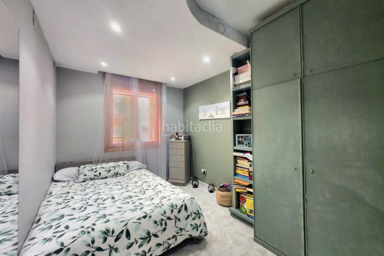 Piso con entrada independiente, terraza y parking en Terrassa