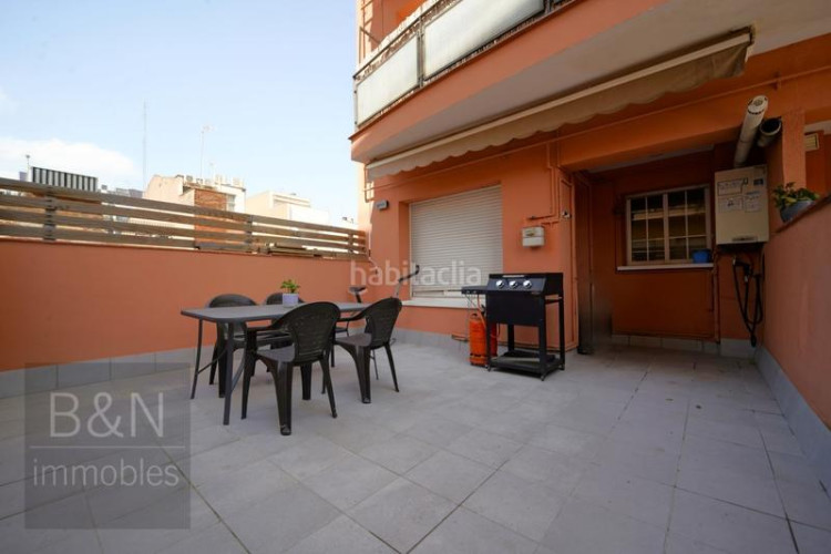 Piso en el centro con terraza de 20m y a un paso del parc vallparadís en Terrassa