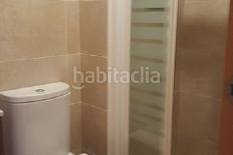 Piso acogedor piso de 1 dormitorio en venta, con cocina americana, terraza acristalada y parking. ideal para disfrutar de comodidad y e en Terrassa