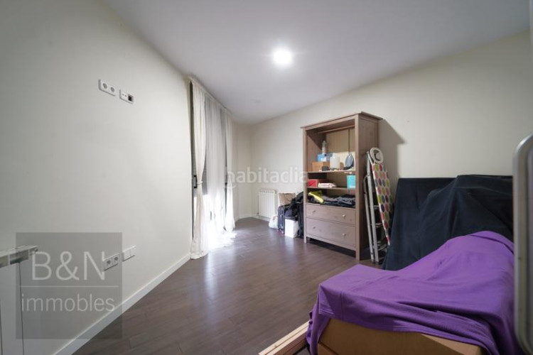 Casa  cantonera toda exterior, reformada en un estilo moderno y abierto, con una amplia terraza y gran garaje ! en Terrassa