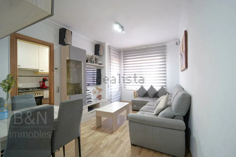 EN EL CENTRO DE TERRASSA CON TERRAZA DE 20 m² Y A UN PASO DEL PARC VALLPARADÍS