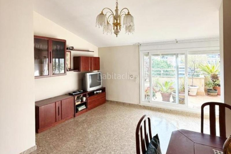 Dúplex  140 m2 de 4 hab mas estudio con 2 terrazas y parking en la plaça lluis companys en Terrassa