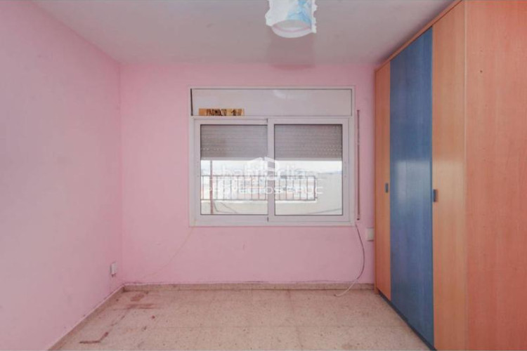 Piso ático con terraza con 5 habitaciones en can palet infórmese en Terrassa