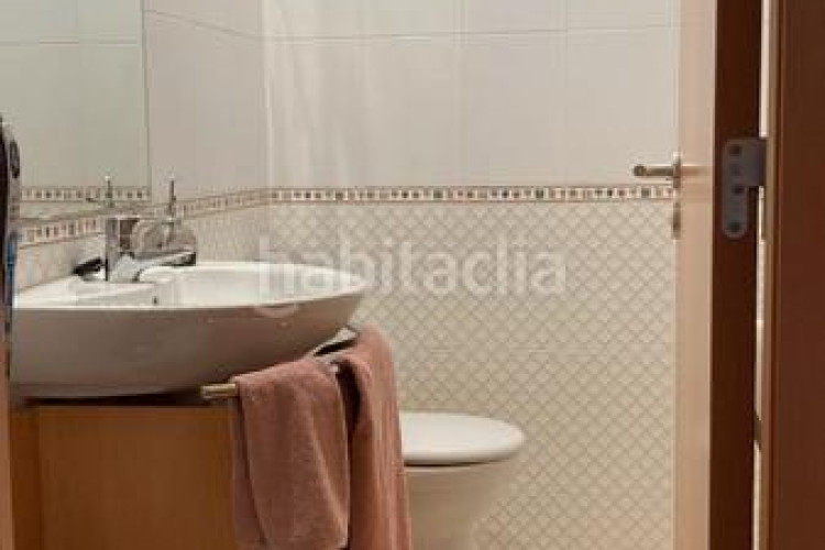 Dúplex en carrer de miquel vives 5 exclusivo duplex: salón-comedor, cocina, 4 habitaciones, 3 baños, terraza, pk y trastero en Terrassa