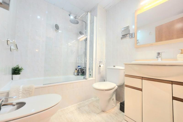 Piso 3 dormitorios, piscina, parking y trastero en Terrassa