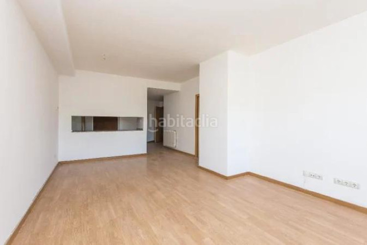 Piso (barcelona). "okupado" (no se puede visitar ni hipotecar). en Terrassa