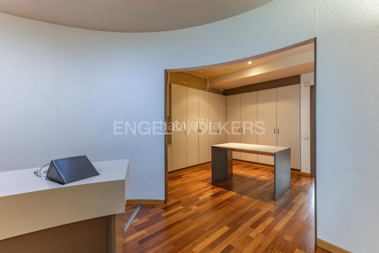 Apartamento gran oportunidad para crear tu hogar en el centro 131m2 en Terrassa