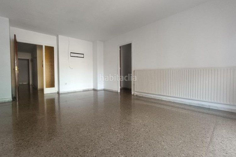 Piso av josep tarradellas. 4 habitaciones en Can Boada Terrassa