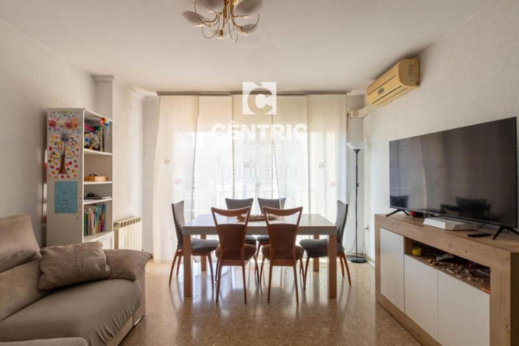 Dúplex ático dúplex de tres habitaciones y estudio. en Terrassa