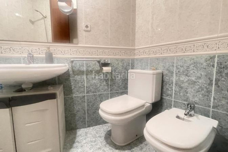 Piso zona de sant pere. piso de 3habs. + 2lav. + balcón + trastero + piscina comunitaria en Terrassa