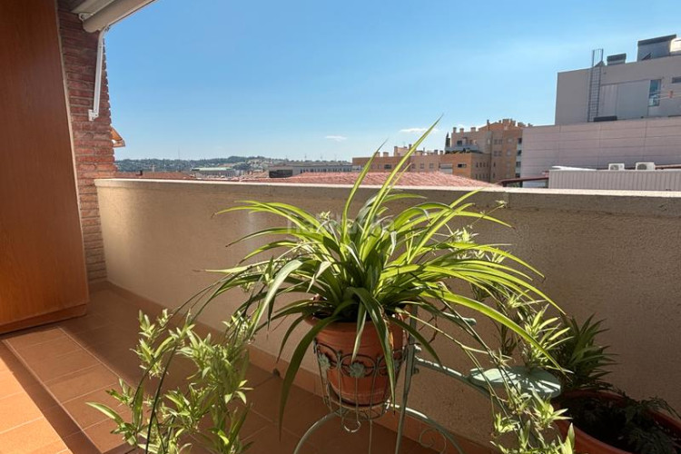 Dúplex impecable duplex en el corazón de pere parres a dos minutos del centro con parquing incluido en Terrassa