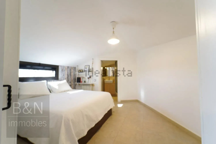 ¡Bienvenido al hogar de tus sueños! Este exclusivo dúplex es mucho más que una vivienda.