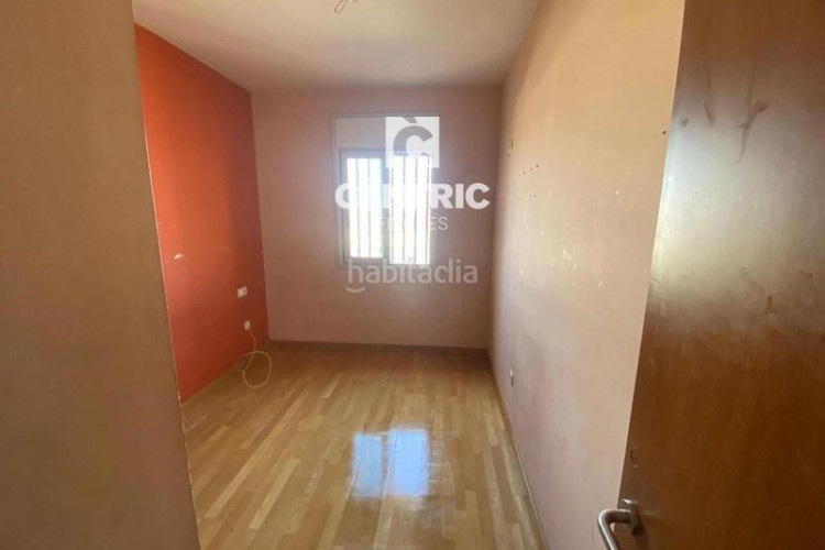 Dúplex piso de tres habitaciones situado en el barrio de escoles. en Terrassa