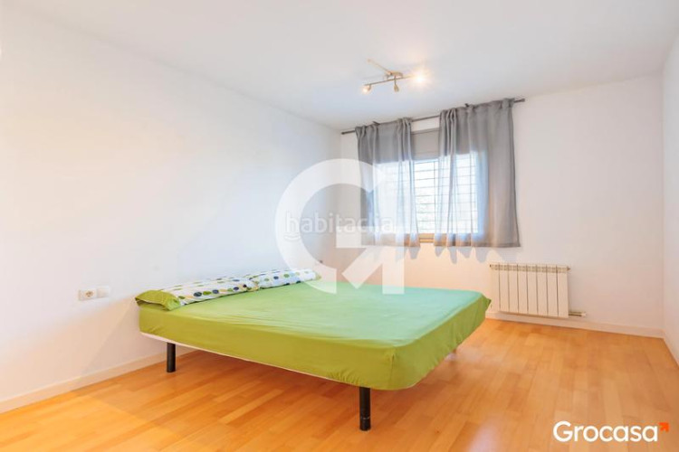 Planta baja precioso piso con terraza y parking en Can Roca en Terrassa