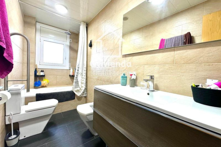 Piso  reformado y luminoso junto a la carretera de montcada en Terrassa