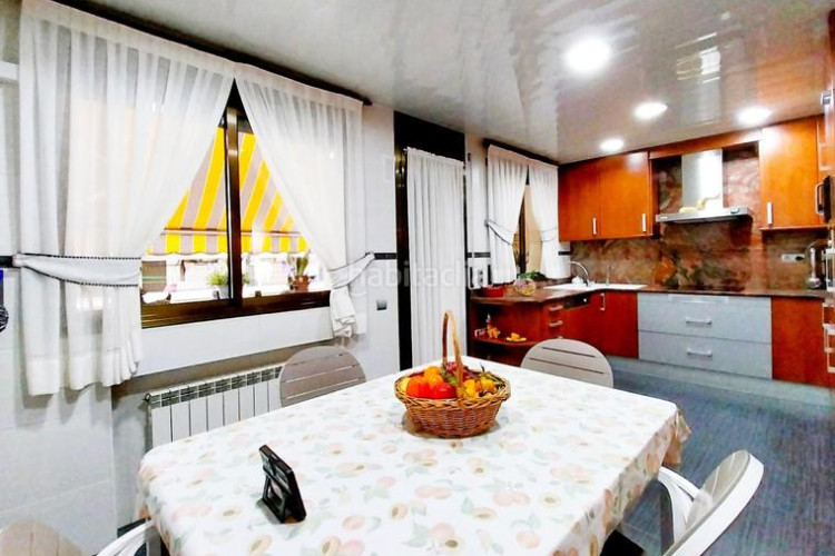 Casa adosada  en venta en la grípia en Terrassa