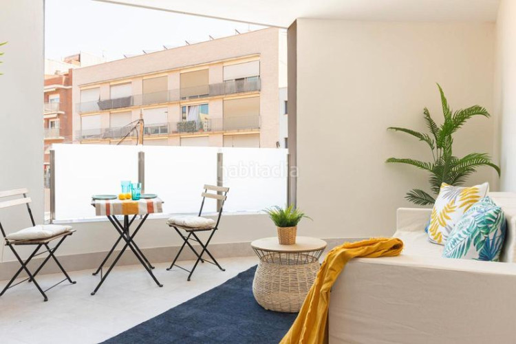 Piso precioso piso en inmejorable ubicación: vivienda esquinera con mucha luz: salón-comedor-cocina, 3 habitaciones, 2 baños, terraza.. en Terrassa