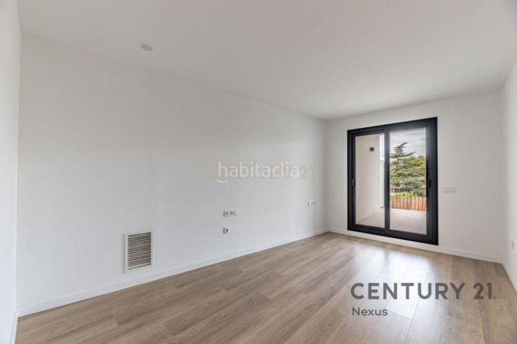 Apartamento en carrer de pere fizes ático dúplex con distribución invertida, suite, terrazas y acabados premium en Terrassa